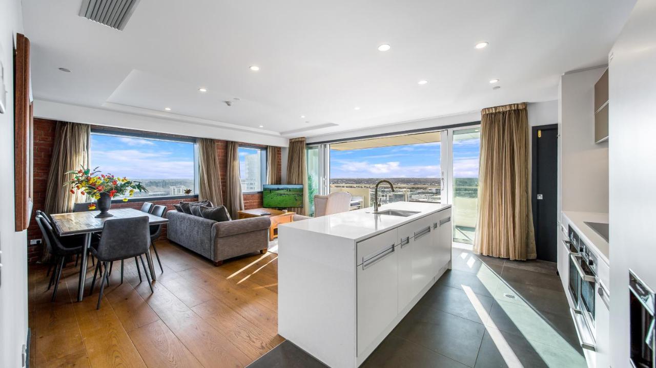 Central City View With Free Valet Parking Christchurch Bagian luar foto