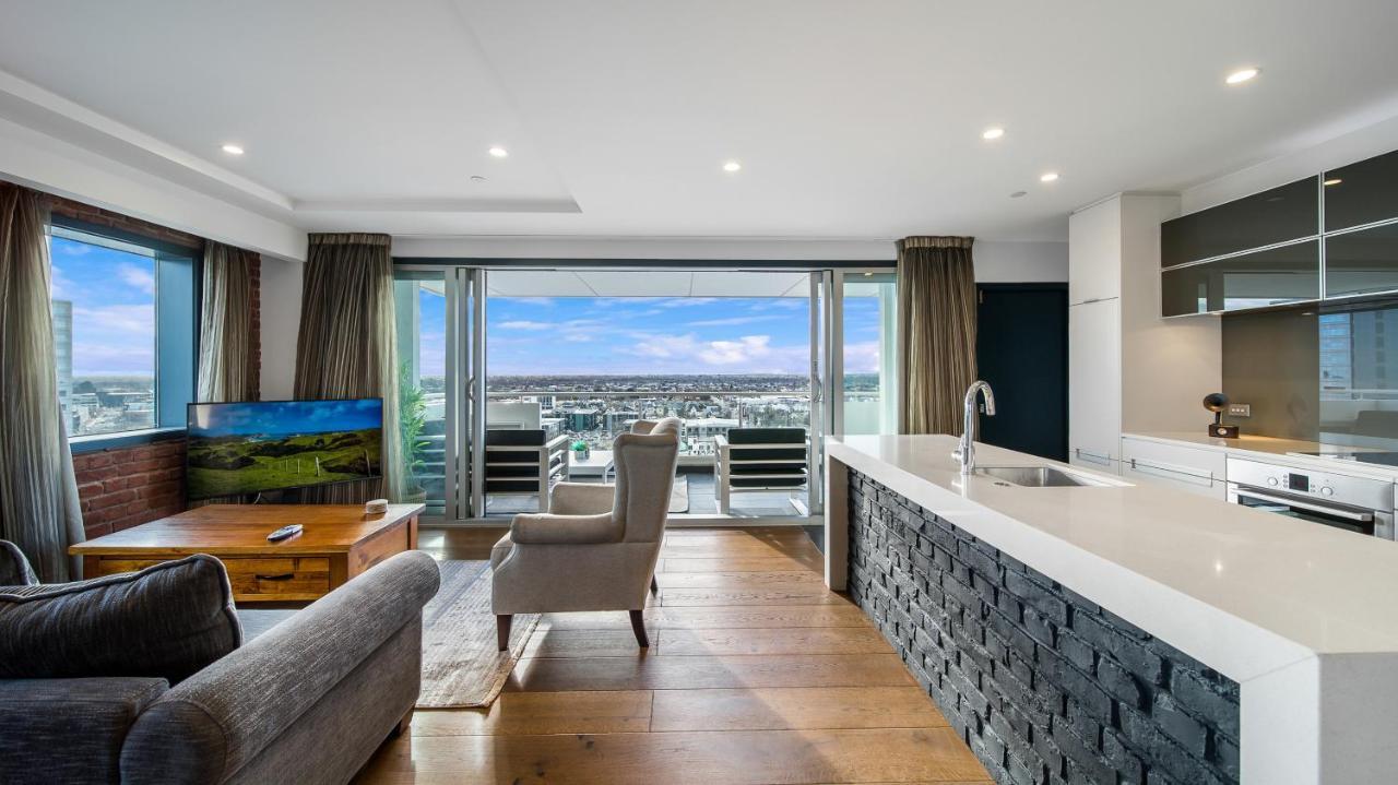 Central City View With Free Valet Parking Christchurch Bagian luar foto